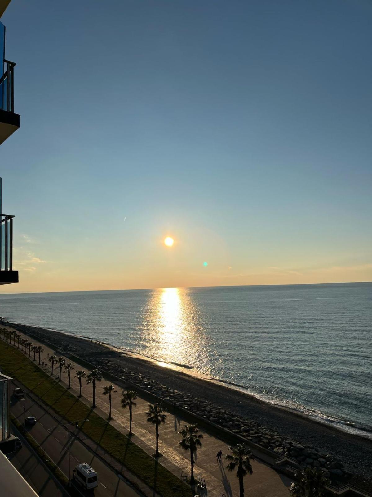 Sea Appartement Batoemi Buitenkant foto
