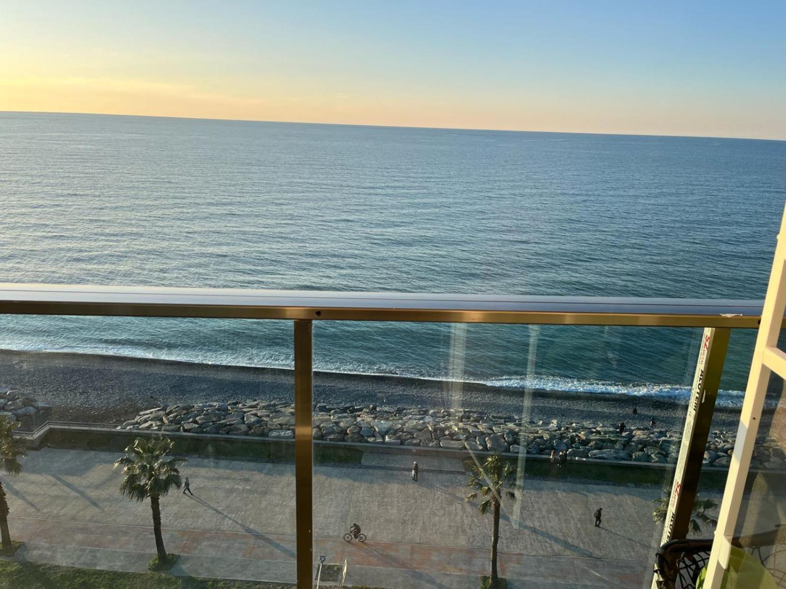 Sea Appartement Batoemi Buitenkant foto