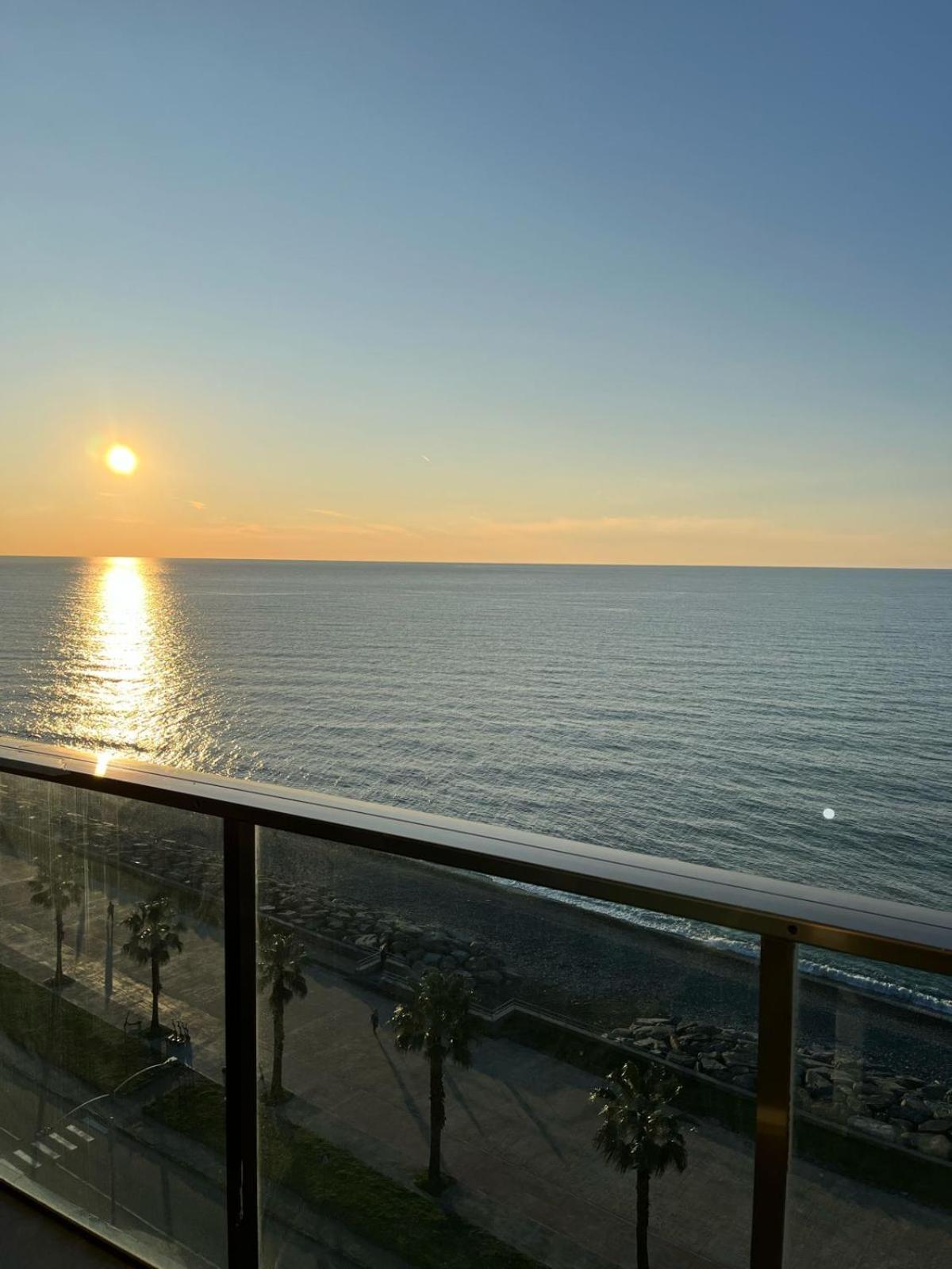 Sea Appartement Batoemi Buitenkant foto