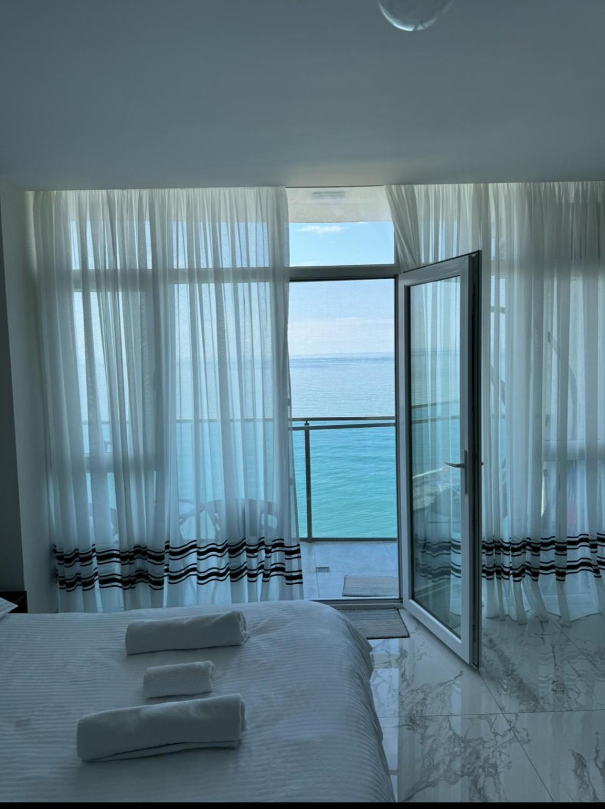 Sea Appartement Batoemi Buitenkant foto